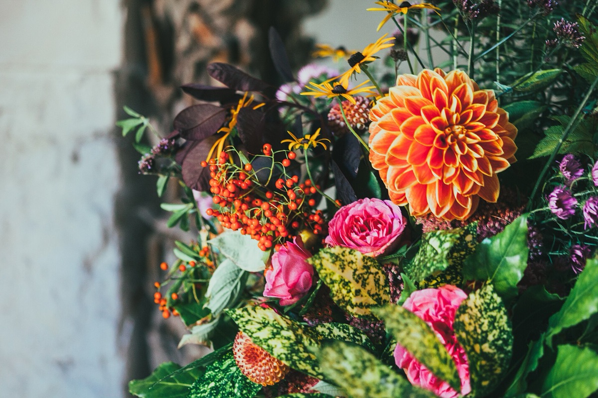 dahlia flower arrangement