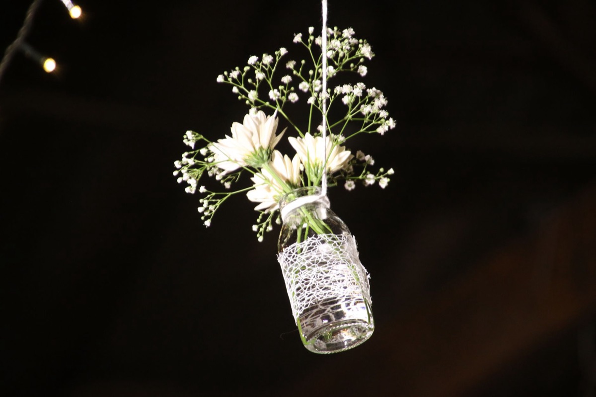 arreglo de flores fragantes en vidrio