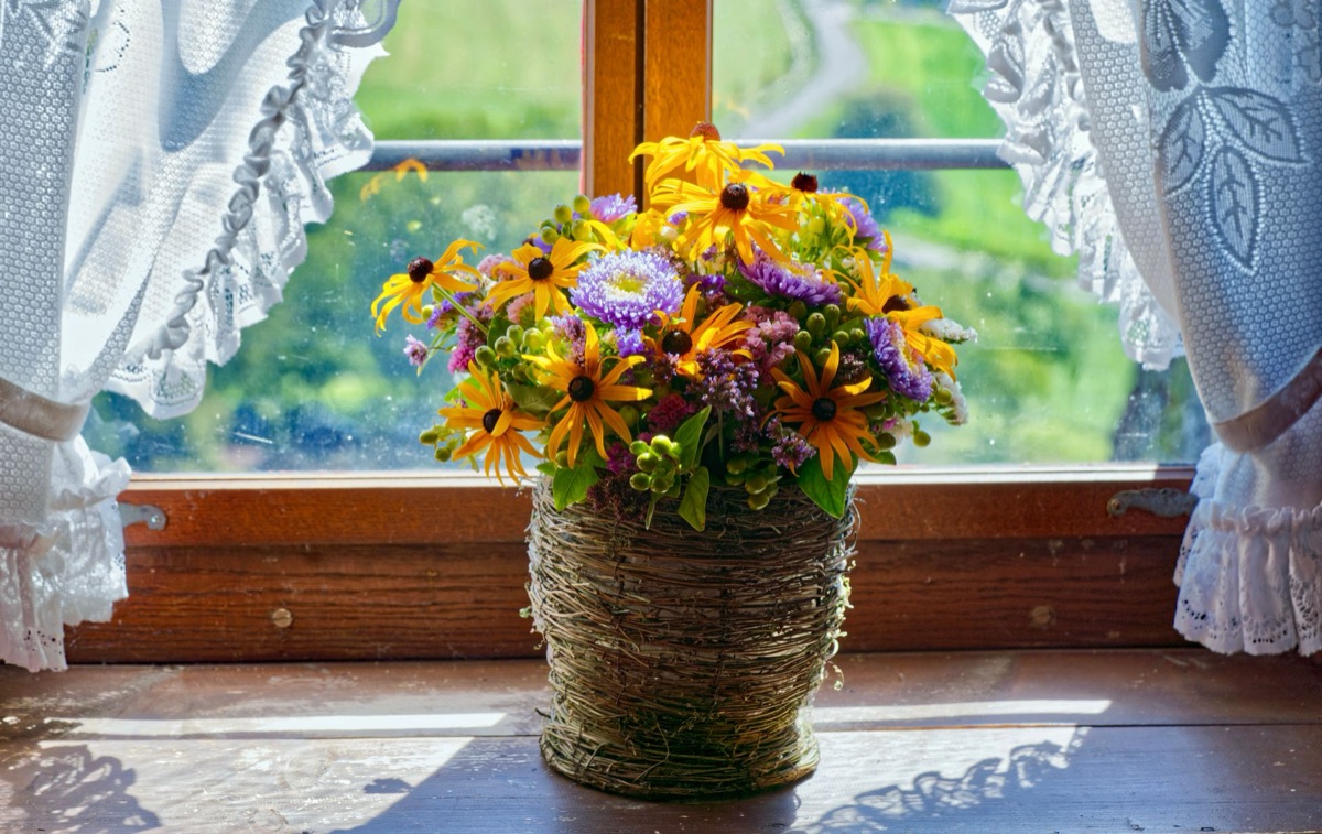 Fleurs fraîches dans un vase