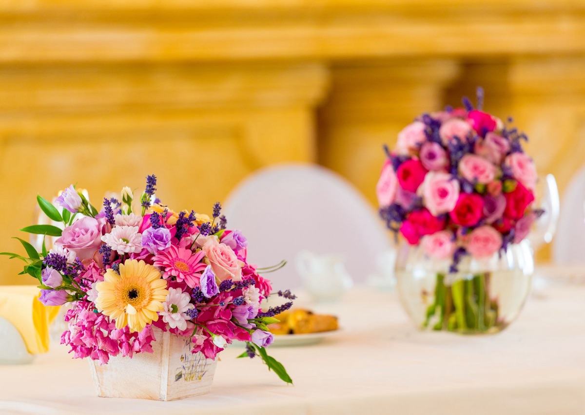 flores frescas em copo