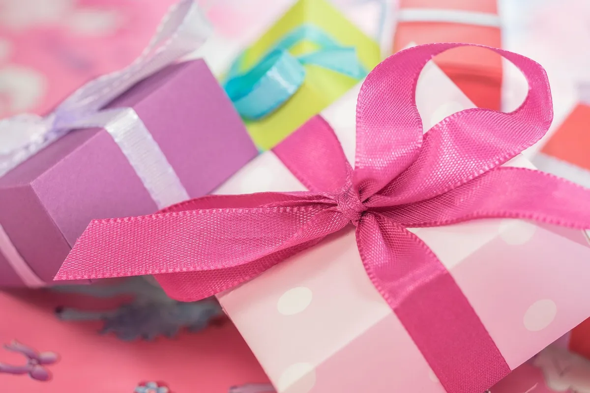 pink, gifts, boxes, presents, gift boxes, ribbons, packaging, wrapping paper, christmas presents, christmas gifts, birthday presents, birthday gifts, surprise,